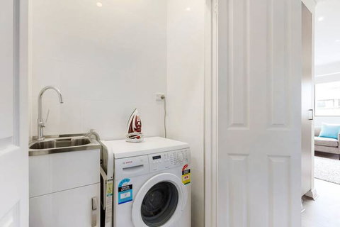 Spacious & Sunny 1 Bdrm In Surry Hills - FOV - Sydneys Hotel 7