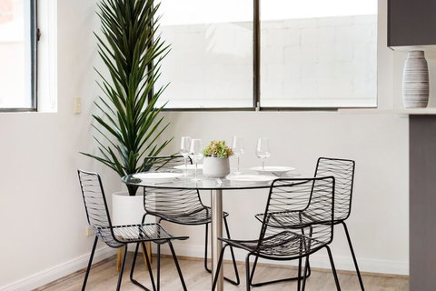Spacious & Sunny 1 Bdrm In Surry Hills - FOV - Sydneys Hotel 3