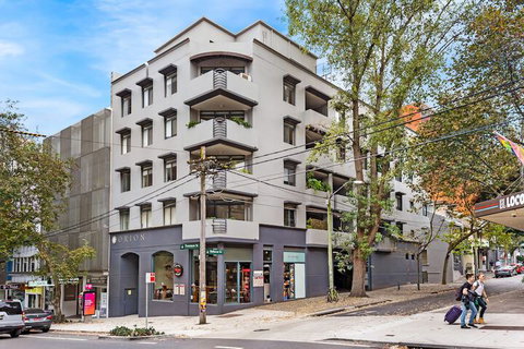 Spacious & Sunny 1 Bdrm In Surry Hills - FOV - Sydneys Hotel 2