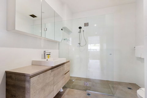 Spacious & Sunny 1 Bdrm In Surry Hills - FOV - Sydneys Hotel 5