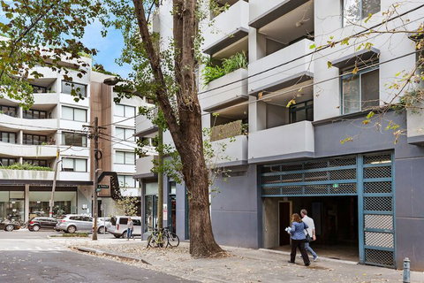 Spacious & Sunny 1 Bdrm In Surry Hills - FOV - Sydneys Hotel 1