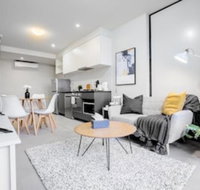 Stunning 2 Bed On Collins With Pool In Southern Cross