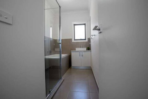 Comfy And Warm Home In Point Cook - Sydneys Hotel 2