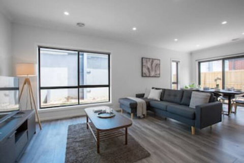 Comfy And Warm Home In Point Cook - Sydneys Hotel 0