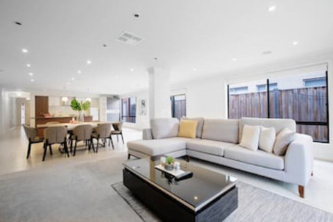 Lightful Charming House With Free Parking - Sydneys Hotel 0