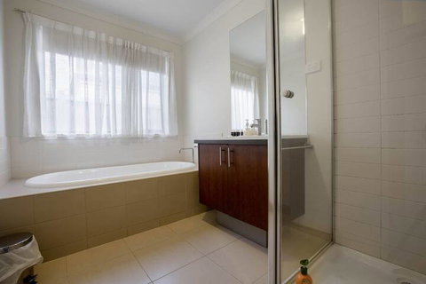 Lightful Charming House With Free Parking - Sydneys Hotel 6