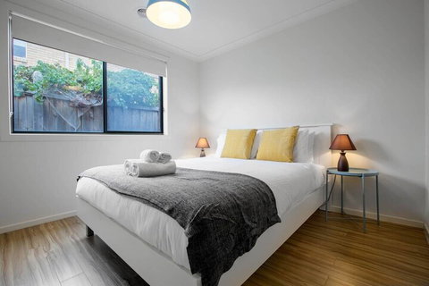 Lightful Charming House With Free Parking - Sydneys Hotel 4