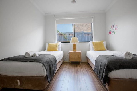 Lightful Charming House With Free Parking - Sydneys Hotel 7