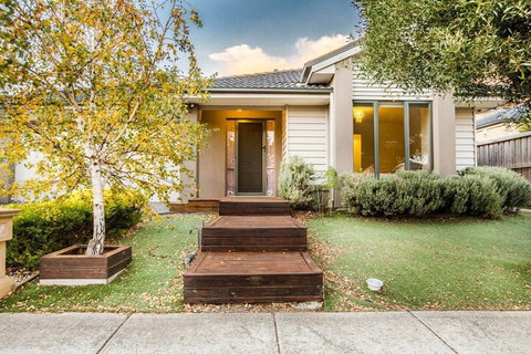 Lightful Charming House With Free Parking - Sydneys Hotel 1