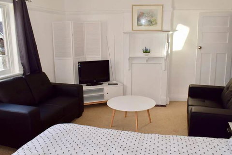 Homy Apartment In Trendy Haberfield - Sydneys Hotel 6