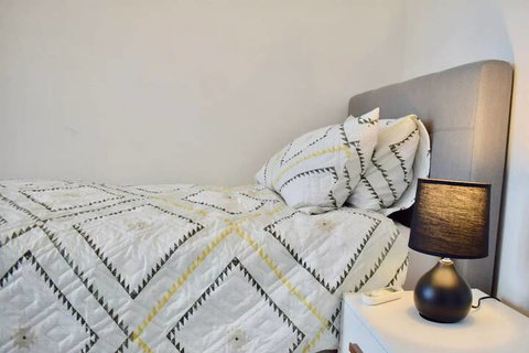 Homy Apartment In Trendy Haberfield - Sydneys Hotel 4