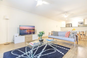 Perfectly Located Apt Rooftop Pool & Spa - Sydneys Hotel 6