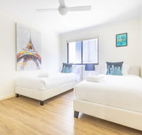 Perfectly Located Apt Rooftop Pool  Spa - Sydneys Hotel