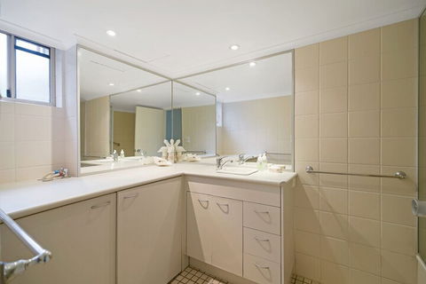 Kingsview - 1/54 Kingfisher Drive - Sydneys Hotel 6