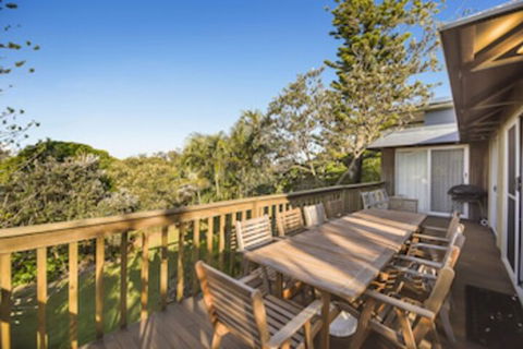 Summer Place - 24 Shearwater Street - Sydneys Hotel 0