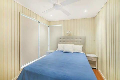 Summer Place - 24 Shearwater Street - Sydneys Hotel 7