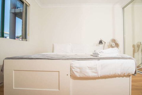 Spacious & Cozy Apartment In Heart Of Redfern - Sydneys Hotel 2