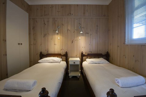 Rivendale - Sydneys Hotel 7
