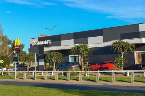 Luxury Waterfront Grand Villa In Melbourne - Sydneys Hotel 3