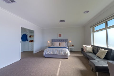 Luxury Waterfront Grand Villa In Melbourne - Sydneys Hotel 7