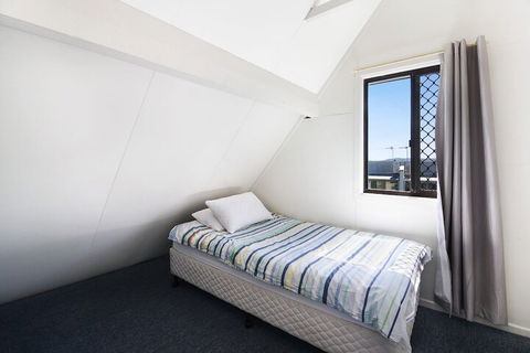 Chalet By The Sea, 10 Pelican Street, Peregian Beach - Sydneys Hotel 7
