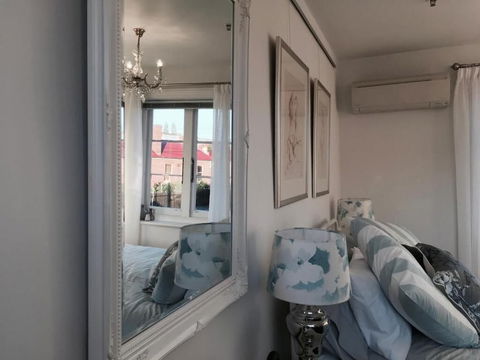 Assemblage Boutique Art Bed & Breakfast - Sydneys Hotel 4