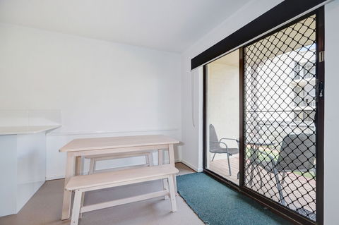 West Beach Lagoon 206, Sleeps 3 - Sydneys Hotel 2