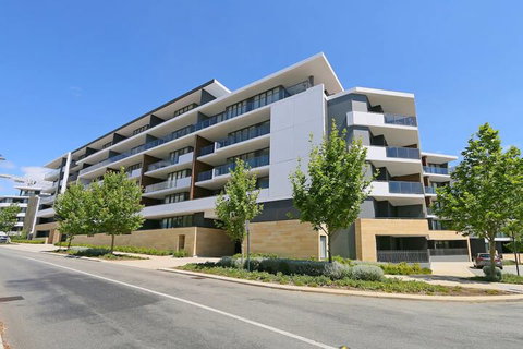Large Modern 2 Bedroom Apartment Near Lake Claremont - Sydneys Hotel 6
