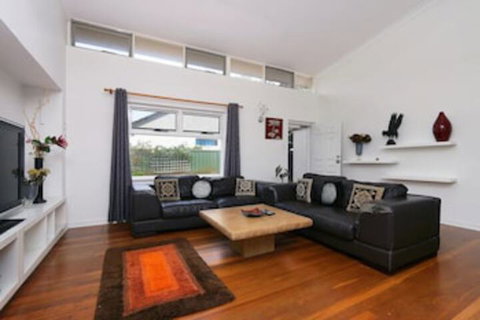 Spacious 5 Bed Home Close To Cottesloe Beach - Sydneys Hotel 0