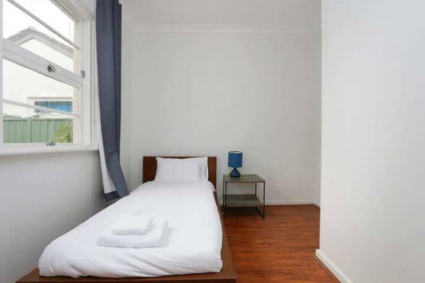 Spacious 5 Bed Home Close To Cottesloe Beach - Sydneys Hotel 5