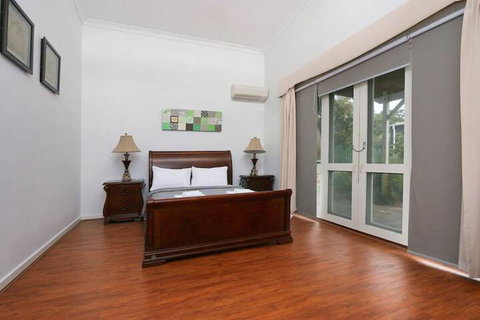 Spacious 5 Bed Home Close To Cottesloe Beach - Sydneys Hotel 6