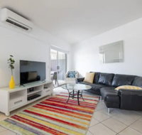 Peaceful 1 Bedroom Apartment With Parking - Sydneys Hotel