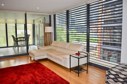 Spacious 1 Bedroom Apartment In The Heart Of Melbourne's CBD - Sydneys Hotel 4
