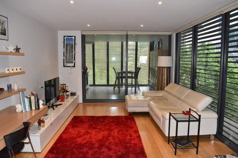 Spacious 1 Bedroom Apartment In The Heart Of Melbourne's CBD - Sydneys Hotel 1