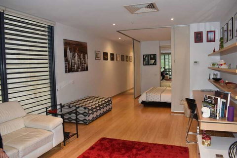 Spacious 1 Bedroom Apartment In The Heart Of Melbourne's CBD - Sydneys Hotel 7