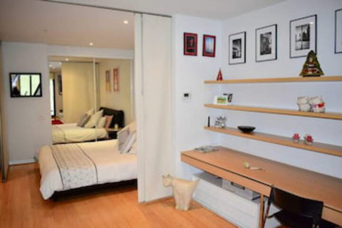 Spacious 1 Bedroom Apartment In The Heart Of Melbourne's CBD - Sydneys Hotel 0
