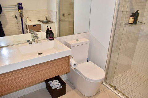 Spacious 1 Bedroom Apartment In The Heart Of Melbourne's CBD - Sydneys Hotel 5