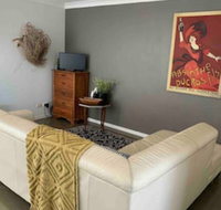 Cosy 1 Bedroom Unit With Views of The City - Sydneys Hotel