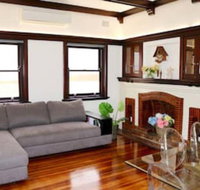 Charming  Cosy Home With City Views - Sydneys Hotel