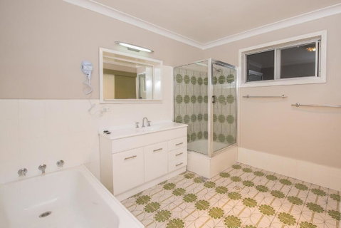 Erulisse Spacious Townhouse With Magical Lake Views - Sydneys Hotel 6