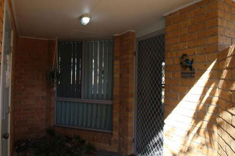 KENTIA - Sydneys Hotel 6