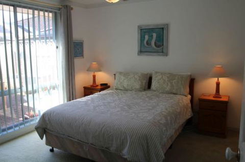 KENTIA - Sydneys Hotel 3