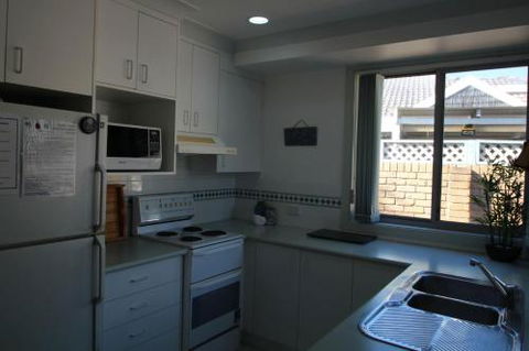 KENTIA - Sydneys Hotel 4