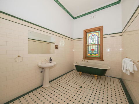 Barossa Valley View Guesthouse - Sydneys Hotel 1