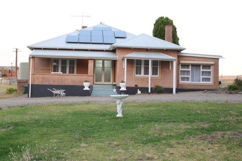 Pink Gums Farmstay - Sydneys Hotel 4
