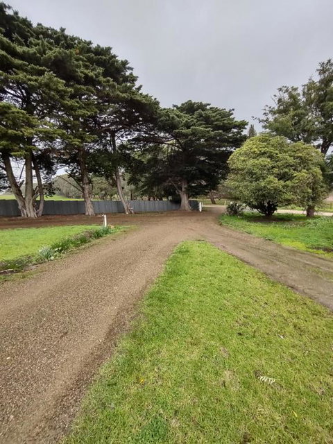 Pink Gums Farmstay - Sydneys Hotel 3