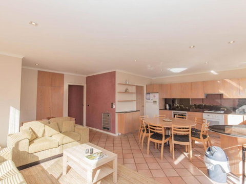 2 Munyang Street Jindabyne - Sydneys Hotel 1