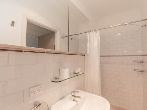 2 Munyang Street Jindabyne - Sydneys Hotel 4