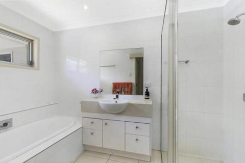 Moreton View - Sydneys Hotel 5