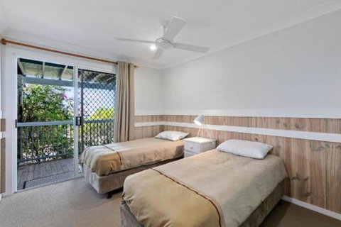 Shifting Sands - Sydneys Hotel 5
